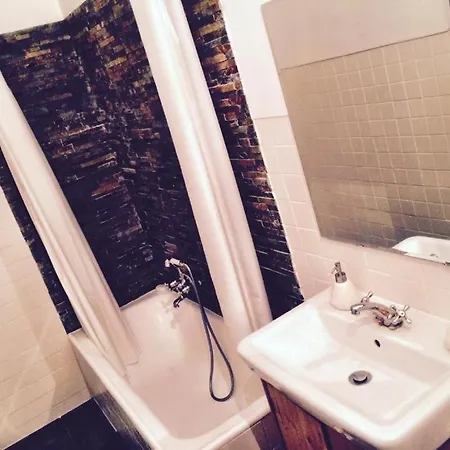 Huge 10 Bedroom In Principe Real. Heart Of Lisbon. *